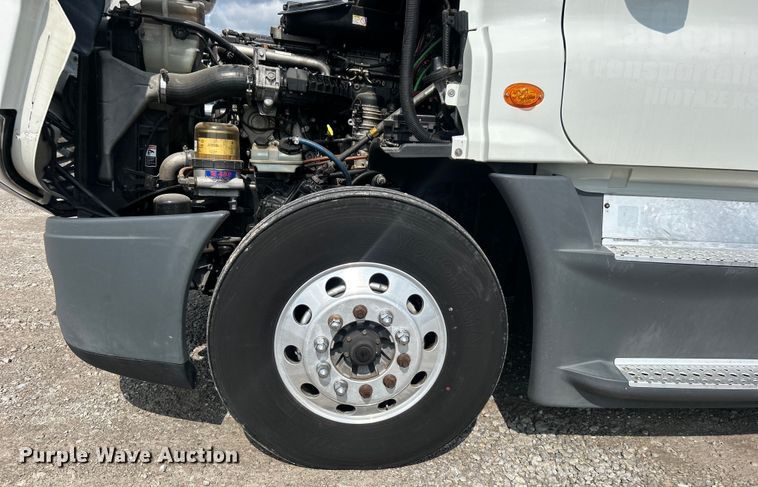 image for item DJ6378 2016 Freightliner Cascadia semi truck