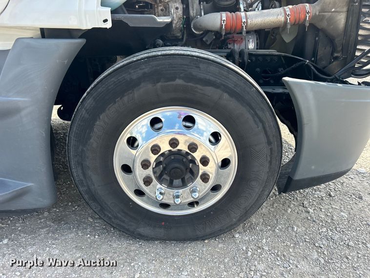 image for item DJ6378 2016 Freightliner Cascadia semi truck