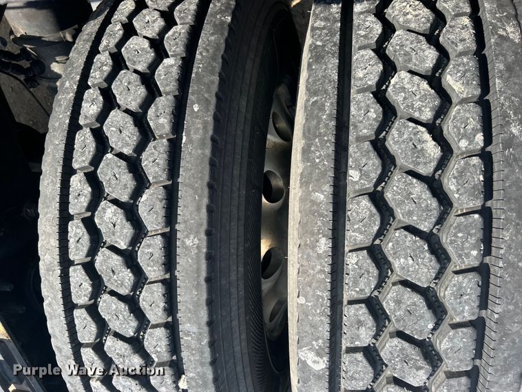 image for item DJ6378 2016 Freightliner Cascadia semi truck