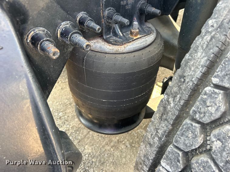 image for item DJ6378 2016 Freightliner Cascadia semi truck