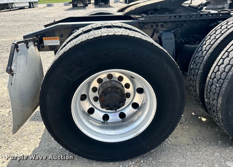 image for item DJ6378 2016 Freightliner Cascadia semi truck