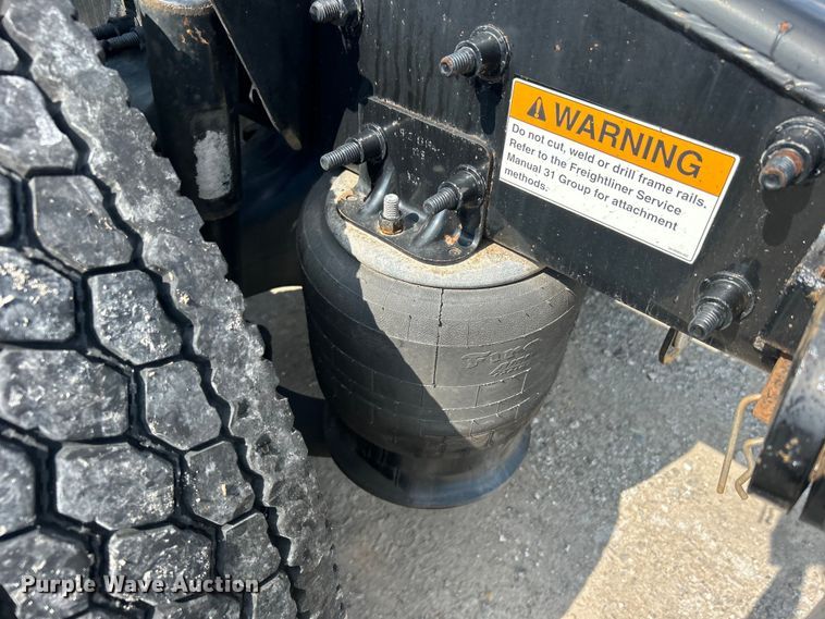 image for item DJ6378 2016 Freightliner Cascadia semi truck