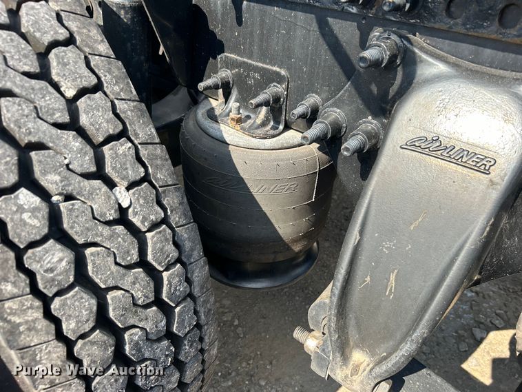 image for item DJ6378 2016 Freightliner Cascadia semi truck