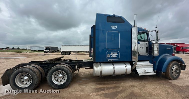 image for item DK6667 2005 Kenworth W900 semi truck