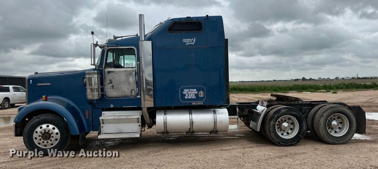 image for item DK6667 2005 Kenworth W900 semi truck