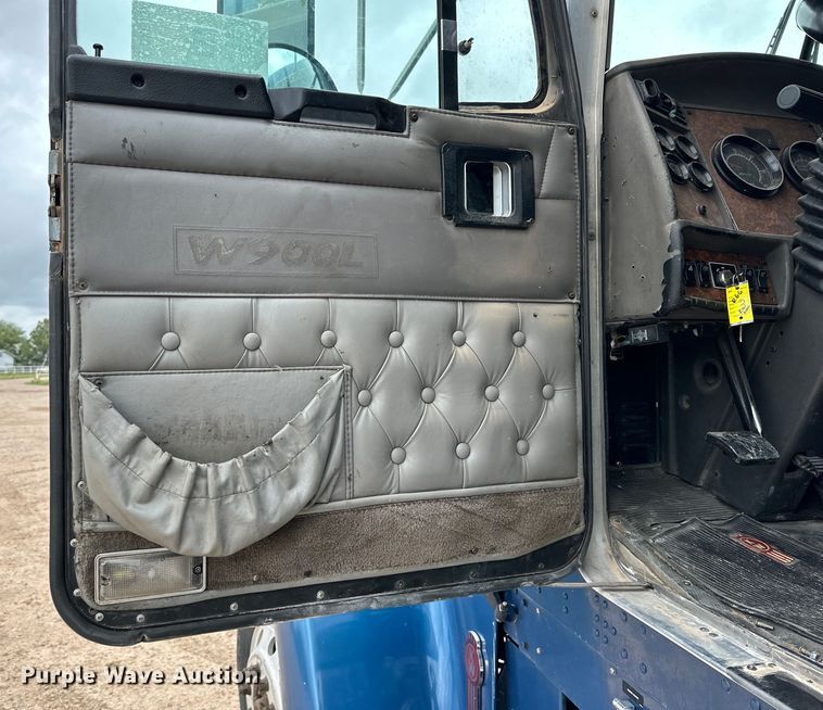 image for item DK6667 2005 Kenworth W900 semi truck