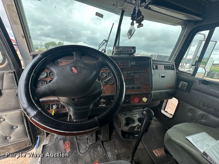 image for item DK6667 2005 Kenworth W900 semi truck