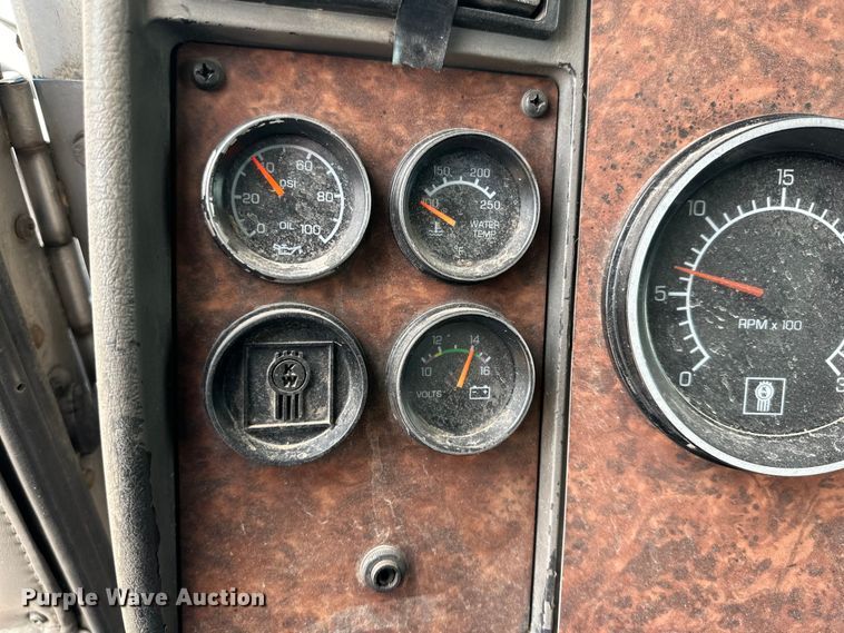 image for item DK6667 2005 Kenworth W900 semi truck