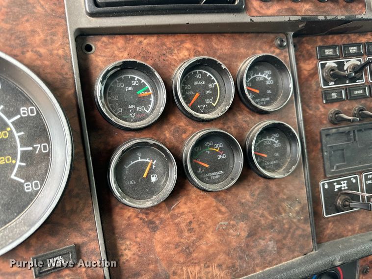 image for item DK6667 2005 Kenworth W900 semi truck