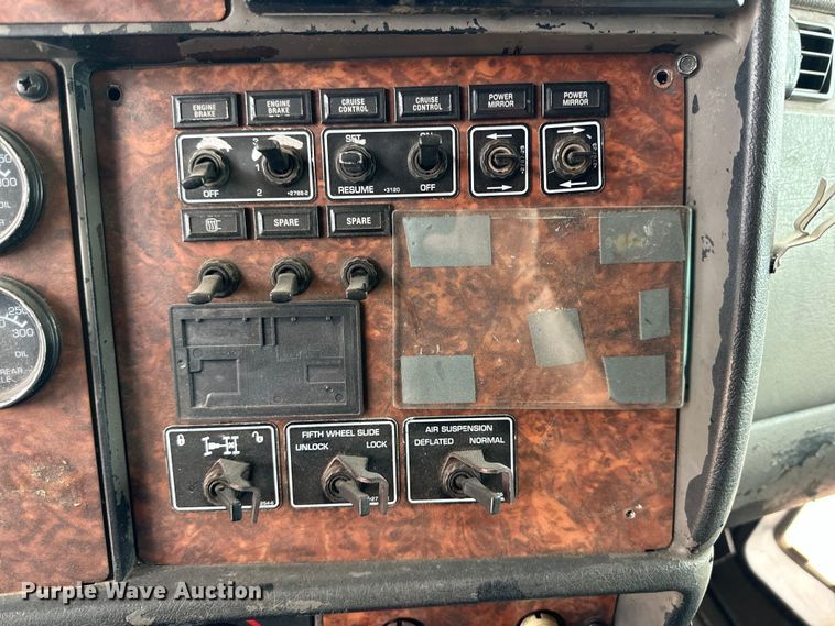 image for item DK6667 2005 Kenworth W900 semi truck