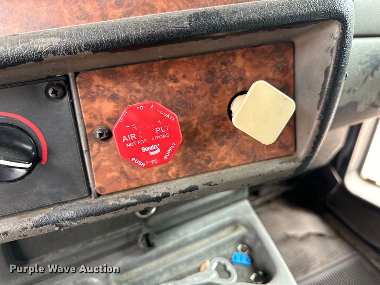 image for item DK6667 2005 Kenworth W900 semi truck