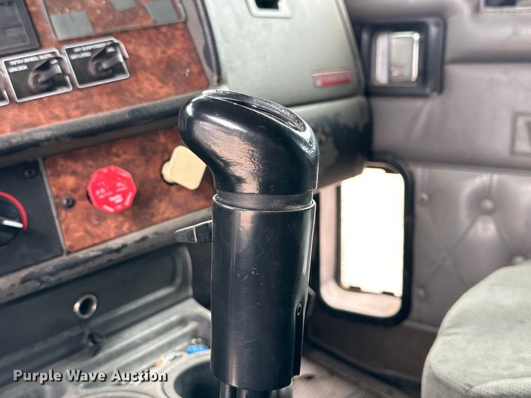 image for item DK6667 2005 Kenworth W900 semi truck