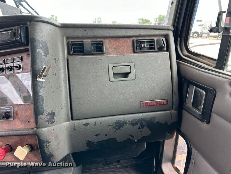 image for item DK6667 2005 Kenworth W900 semi truck