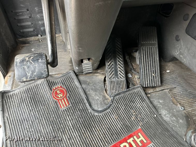 image for item DK6667 2005 Kenworth W900 semi truck