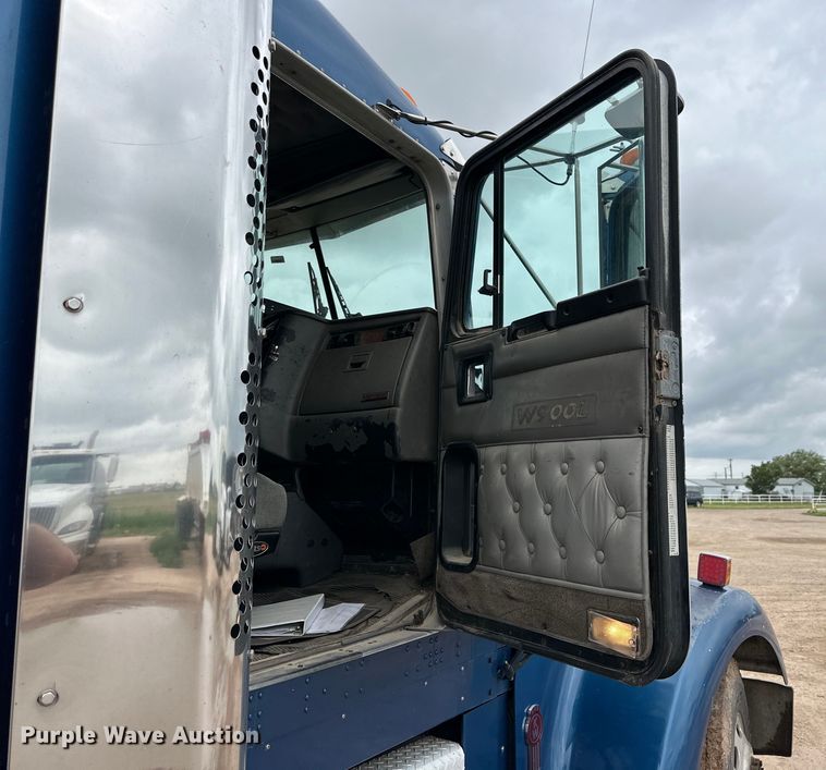 image for item DK6667 2005 Kenworth W900 semi truck