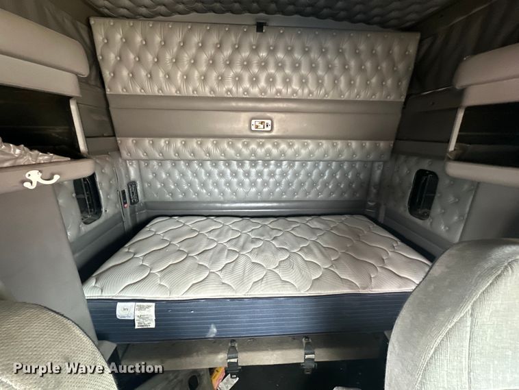 image for item DK6667 2005 Kenworth W900 semi truck