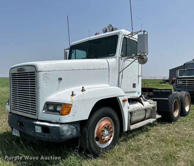 image for item DM2722 1999 Freightliner FLD semi truck
