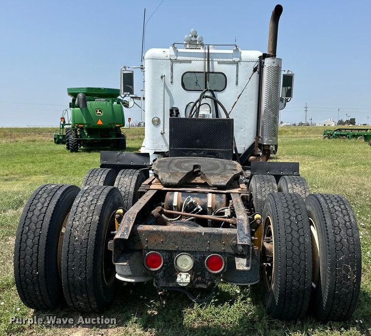 image for item DM2722 1999 Freightliner FLD semi truck