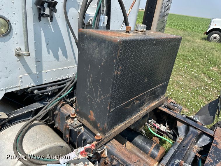 image for item DM2722 1999 Freightliner FLD semi truck