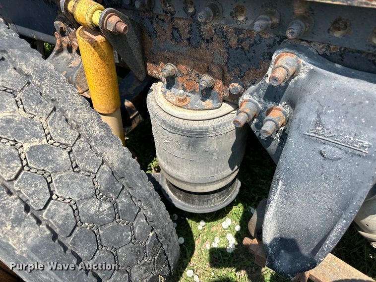 image for item DM2722 1999 Freightliner FLD semi truck