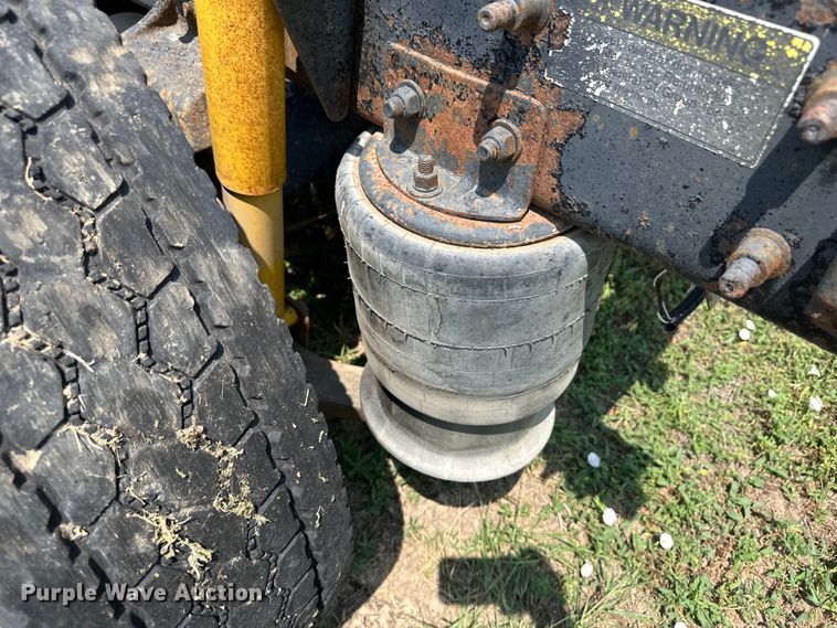 image for item DM2722 1999 Freightliner FLD semi truck