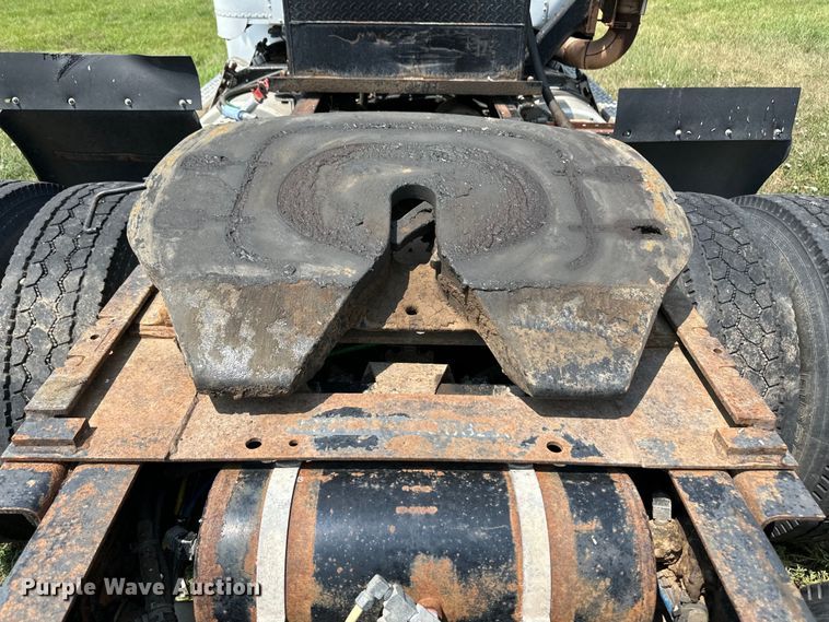 image for item DM2722 1999 Freightliner FLD semi truck