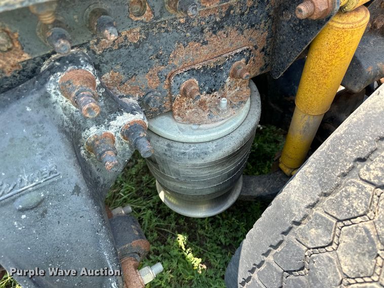 image for item DM2722 1999 Freightliner FLD semi truck