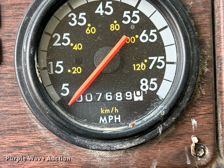 image for item DM2722 1999 Freightliner FLD semi truck