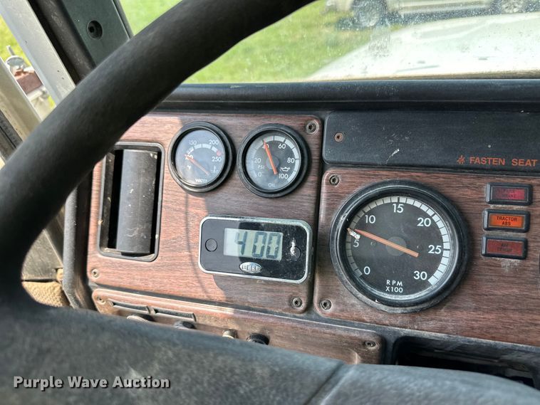 image for item DM2722 1999 Freightliner FLD semi truck