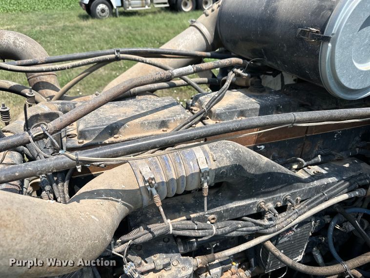 image for item DM2722 1999 Freightliner FLD semi truck