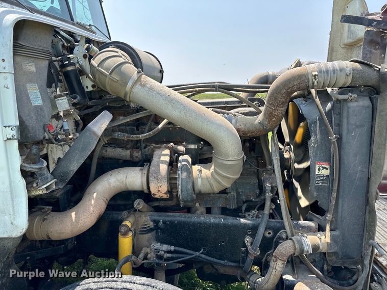 image for item DM2722 1999 Freightliner FLD semi truck