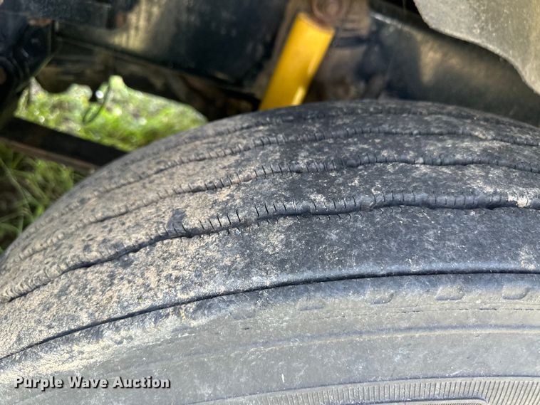 image for item DM2722 1999 Freightliner FLD semi truck