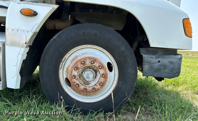 image for item DM2722 1999 Freightliner FLD semi truck