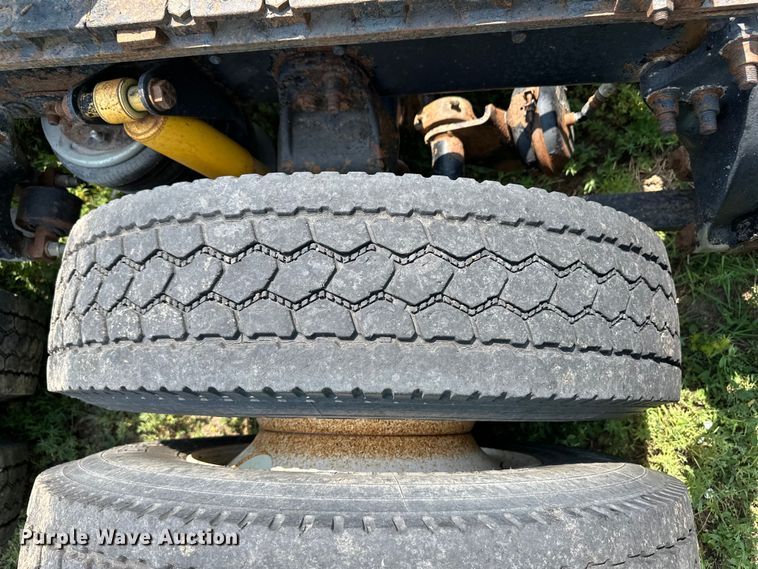 image for item DM2722 1999 Freightliner FLD semi truck