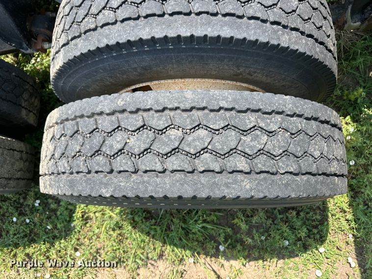 image for item DM2722 1999 Freightliner FLD semi truck