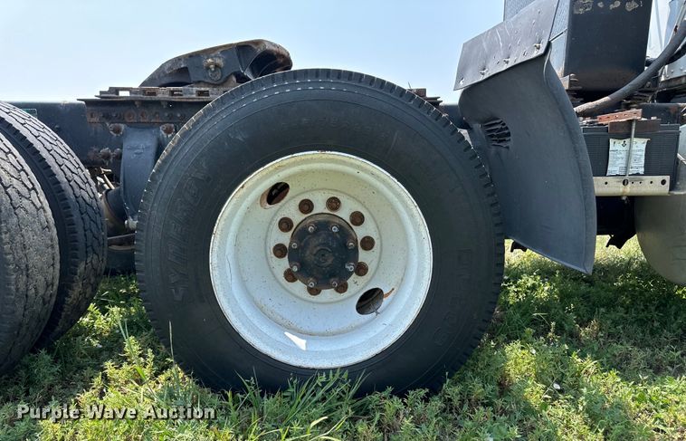 image for item DM2722 1999 Freightliner FLD semi truck