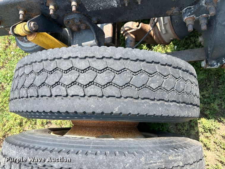 image for item DM2722 1999 Freightliner FLD semi truck