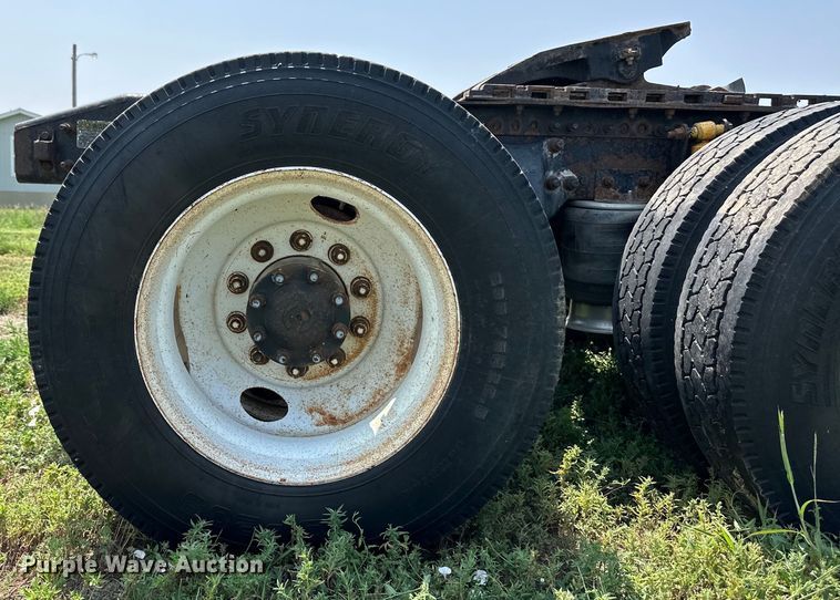 image for item DM2722 1999 Freightliner FLD semi truck