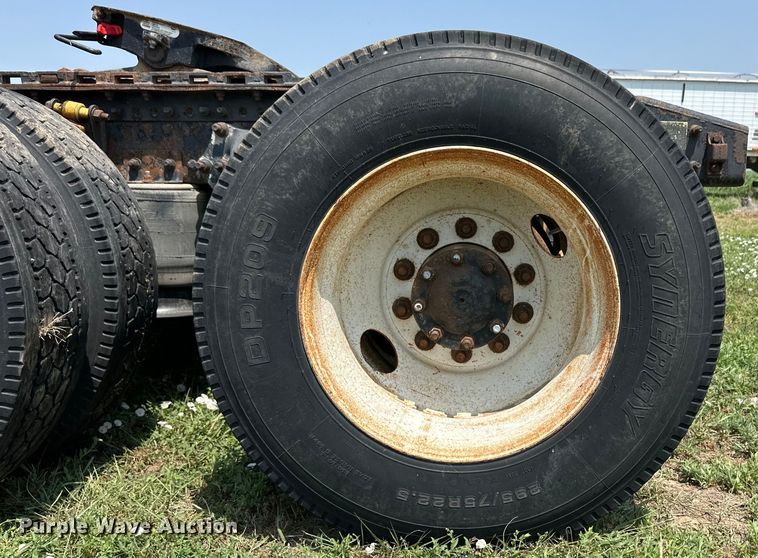 image for item DM2722 1999 Freightliner FLD semi truck