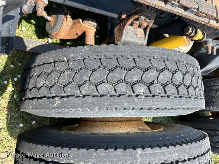 image for item DM2722 1999 Freightliner FLD semi truck