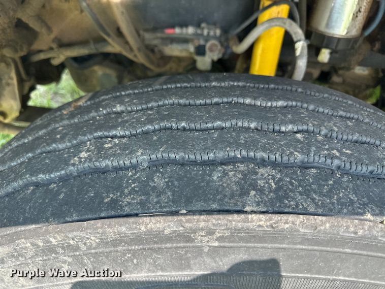 image for item DM2722 1999 Freightliner FLD semi truck