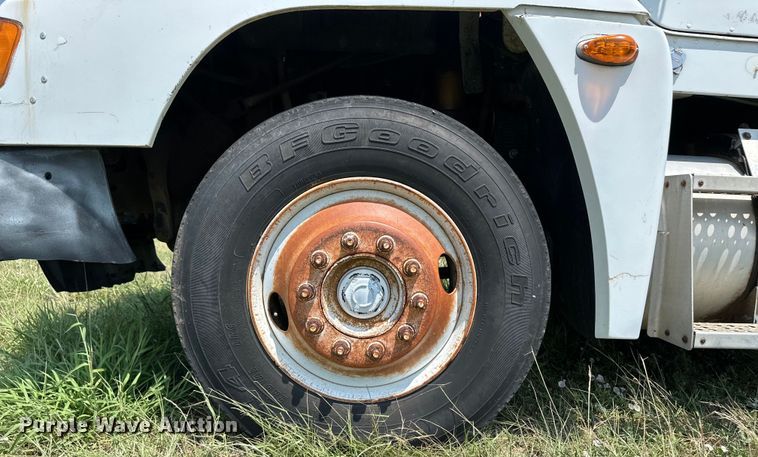 image for item DM2722 1999 Freightliner FLD semi truck