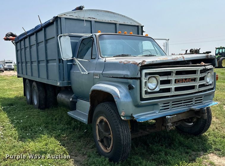 image for item DM2725 1975 GMC 6500 grain truck
