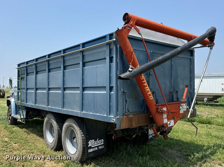 image for item DM2725 1975 GMC 6500 grain truck