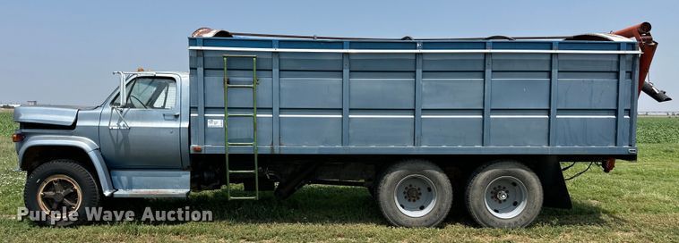 image for item DM2725 1975 GMC 6500 grain truck