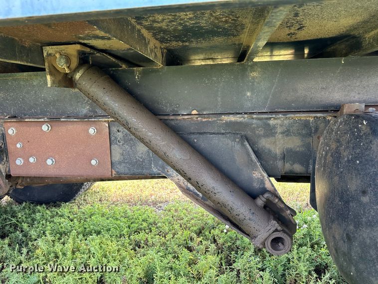 image for item DM2725 1975 GMC 6500 grain truck