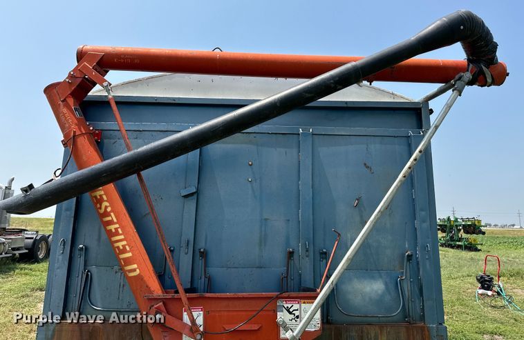 image for item DM2725 1975 GMC 6500 grain truck