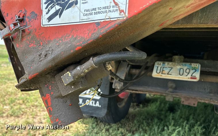 image for item DM2725 1975 GMC 6500 grain truck