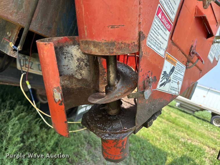 image for item DM2725 1975 GMC 6500 grain truck