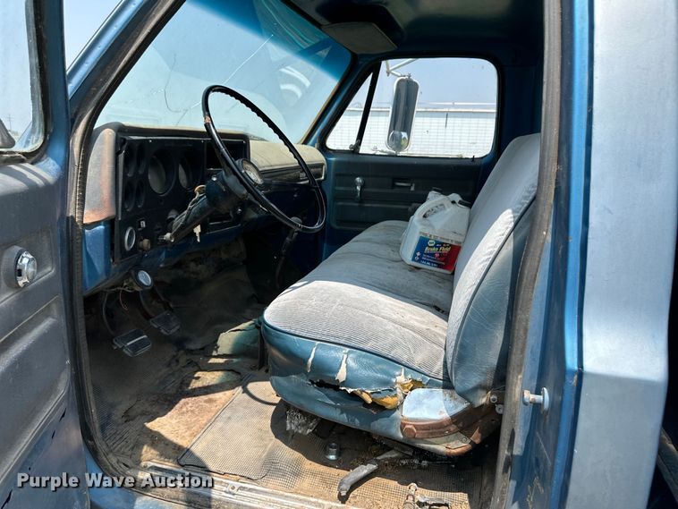 image for item DM2725 1975 GMC 6500 grain truck